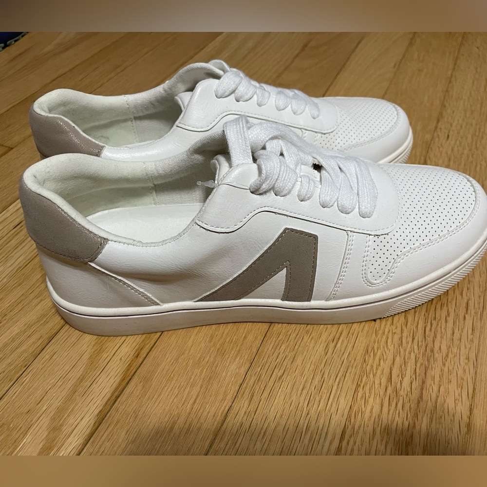 Mia low top sneakers